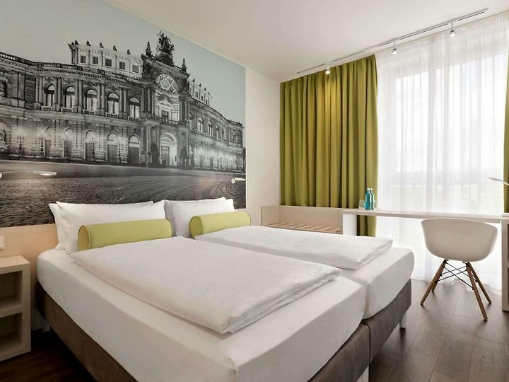 Hotel Super 8 By Wyndham Dresden Dresden