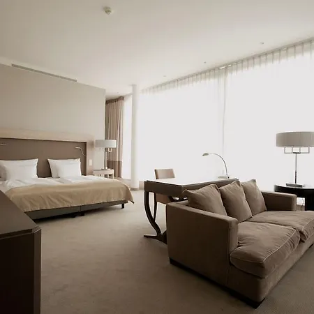 Vienna House Qf Hotel 5*
