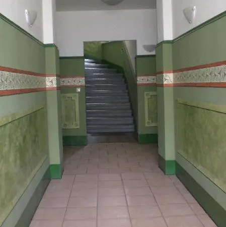 3-raum-fewo-dresden-zentrum-balkon-blick-auf-altstadt-l10 Appartement *