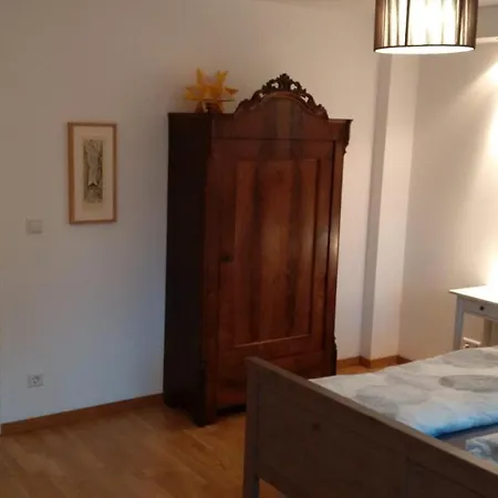 Stilvolle Am Grossen Garten Apartment Dresden