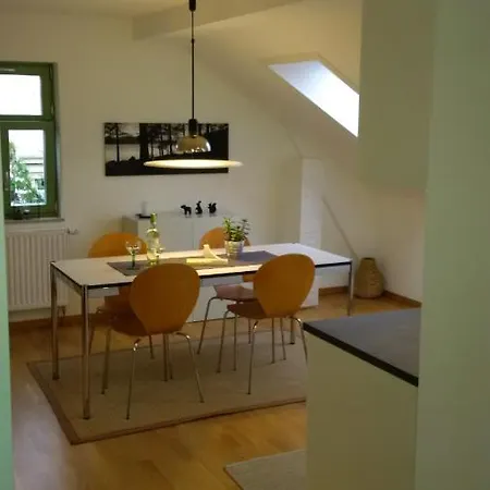 Stilvolle Am Grossen Garten Apartment Dresden