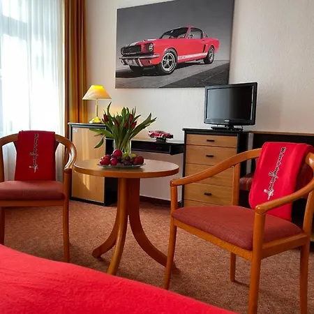 Mustang Am Grossen Garten 3*