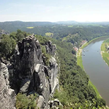 4 Raum Mit Balkon Auf 120sqm In Lage Drážďany