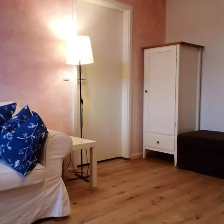 Schones Feng Shui Loft Uber Den Dachern Der Dresdner Neustadt Apartment