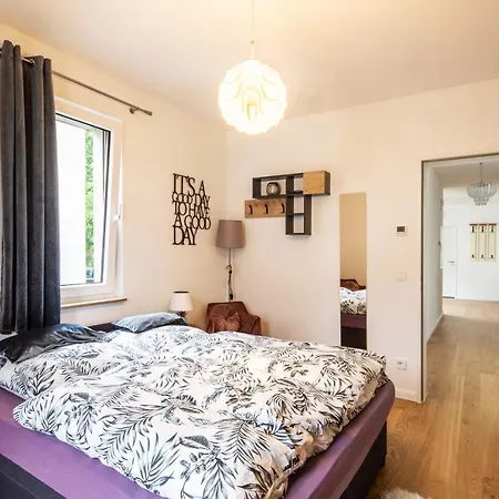 Homestay Gaestezimmer In Mit Dach-terrasse, Wohnbereich Und Kueche Dresden