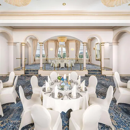 Hotel Hilton An Der Frauenkirche 4*