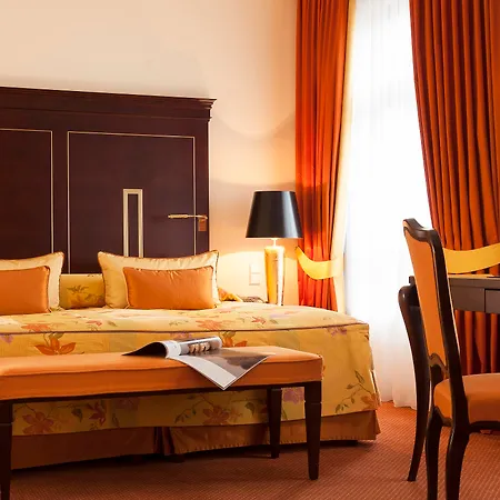 Relais & Chateaux Buelow Palais