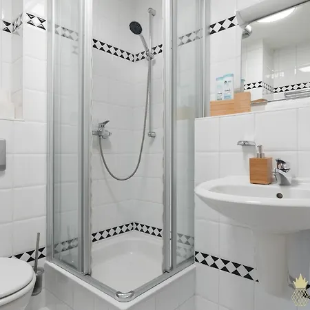Pineapple Mitte Ii - Free Parking Apartment