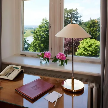Hotel Schloss Eckberg 4*