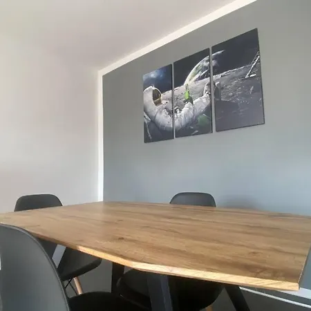 Wunderschoene Grosszuegige Neustadtwohnung
