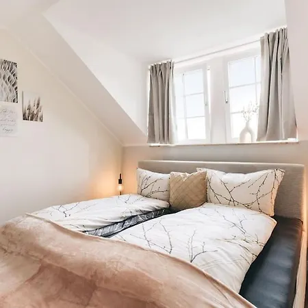 Apartment Tip! Toplage In Dresden! Moderne 100 Qm Fuer Familien Und Kleine Gruppen