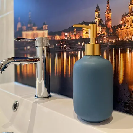 Federtraum Mit Sauna Sehr Gemuetlich, Neu Dresden