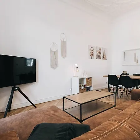 Apartman Tip! Design-apartment In Toplage 75qm In Szeneviertel