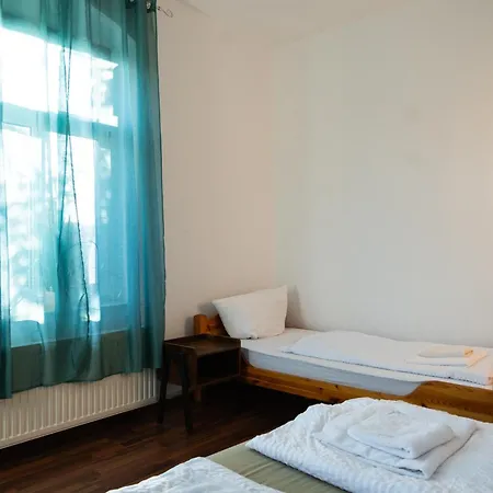 Apartmenthaus Rankestrasse 4 * Dresden