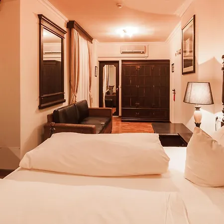 Aviv Hotel