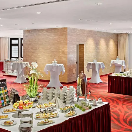 Hotel Hilton An Der Frauenkirche 4*