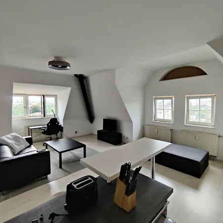 Skyline Retreat - Grand Penthouse *