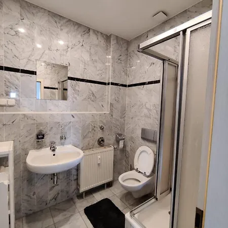 Skyline Retreat - Grand Penthouse Apartment *