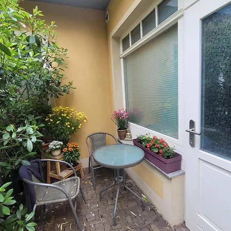 4 Apartment *