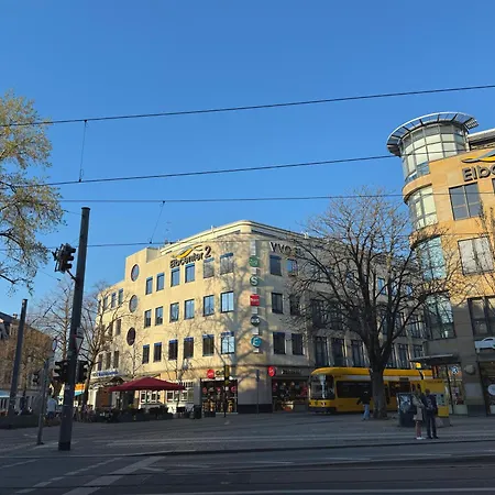 City View Apartment - Breakfast - Netflix - Free Shuttle Homestay *