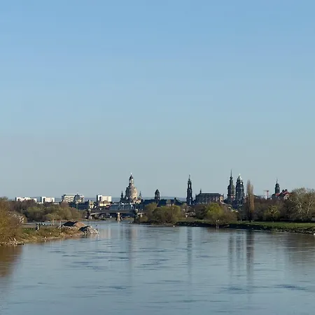 Homestay City View Apartment - Breakfast - Netflix - Free Shuttle Dresden
