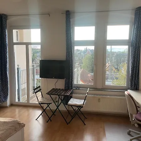 Helle 1raum Mit Balkon Und Kueche
