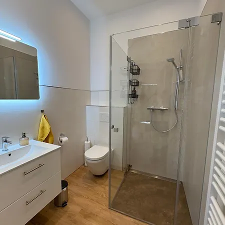 1 Landeskrone Apartment *