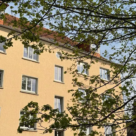 City View Apartment - Breakfast - Netflix - Free Shuttle Homestay Dresden