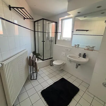 Zentrales, Modernes Mit Balkon, Kueche, Netflix & Garage Dresde