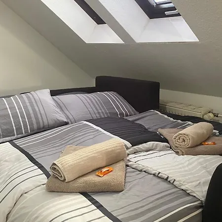Wunderschoene Grosszuegige Neustadtwohnung Apartman *