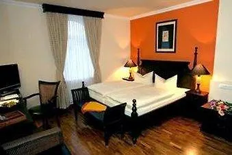 Aviv Hotel