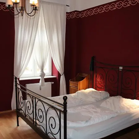 Louise 20 Hostel