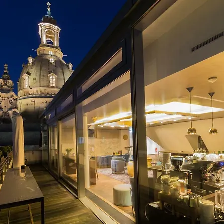 Vienna House Qf Hotel 5*