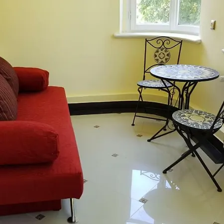 Ξενοδοχείο Hotel-villa Lalee 3*
