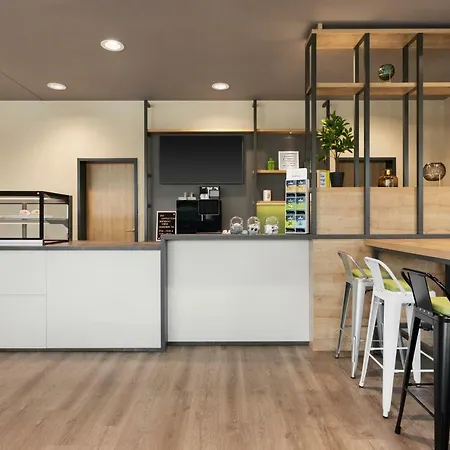 Super 8 By Wyndham Hotel