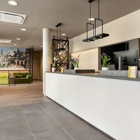 Hotel Super 8 By Wyndham 3*