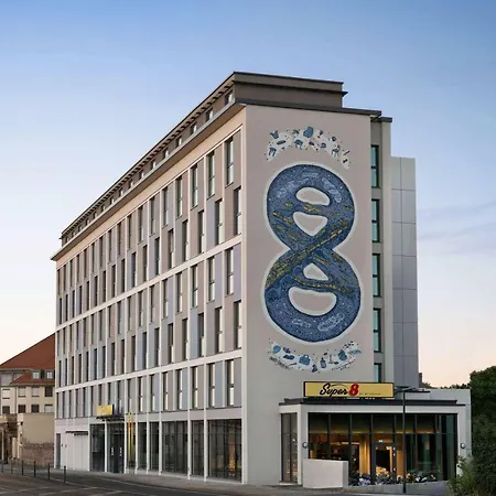 Super 8 By Wyndham Hotel