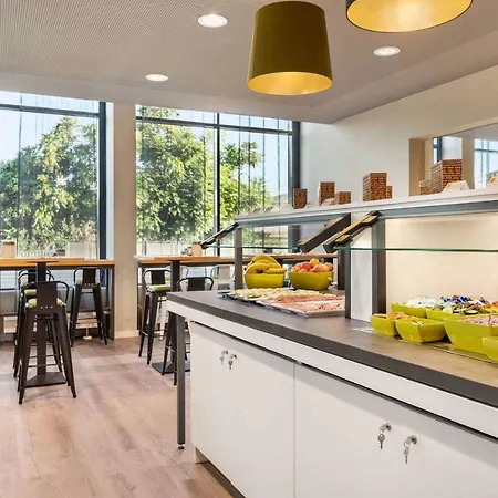 Super 8 By Wyndham Hotel Dresden