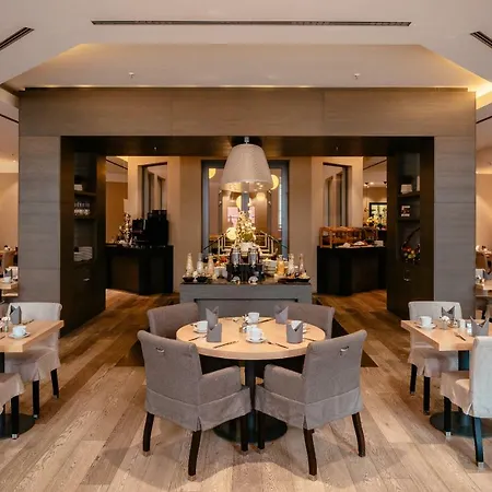 Vienna House Qf Hotel 5*