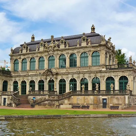 Grosses Im Zentrum Von Dresden, 2 Schlafzimmer, 2 Baeder, Balkon Dresda
