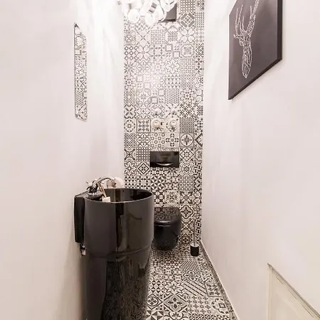 Thirtysix Apartment *