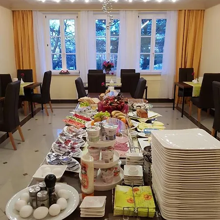 Ξενοδοχείο Hotel-villa Lalee 3*