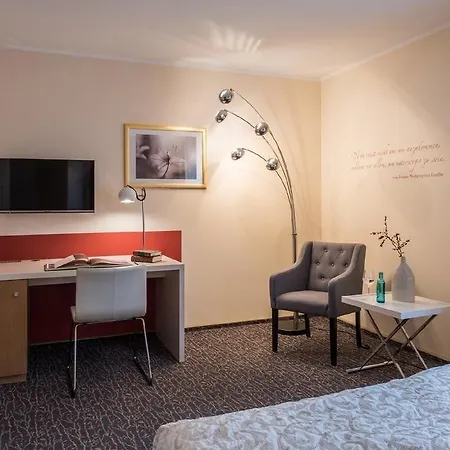 Western Quintessenz-forum Hotel 4*