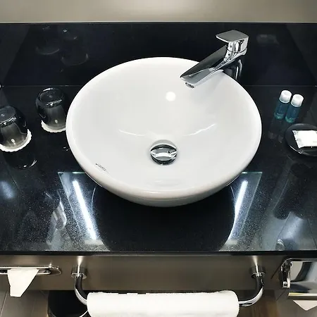 - South, An Ihg Dresden