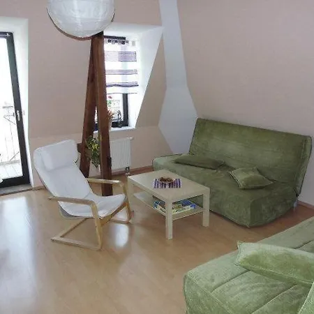 Apartment Sehr-schoene-4-raum-maisonette-fewo-mit-110qm-balkon-zentral-preiswert-t7