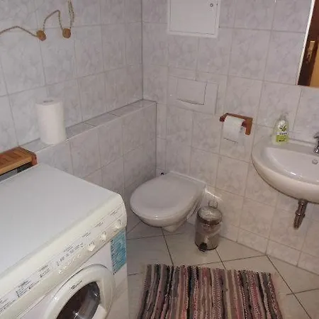 Sehr-schoene-4-raum-maisonette-fewo-mit-110qm-balkon-zentral-preiswert-t7 * Dresden