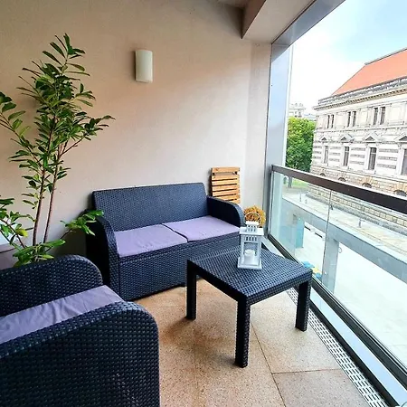 Pineapple Luxus Im Palais Am Neumarkt