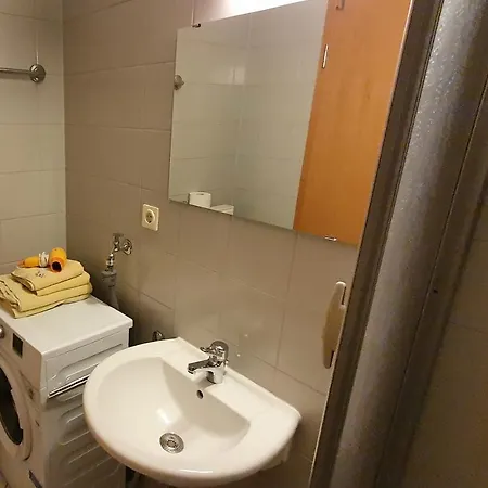 Laurin Apartment *