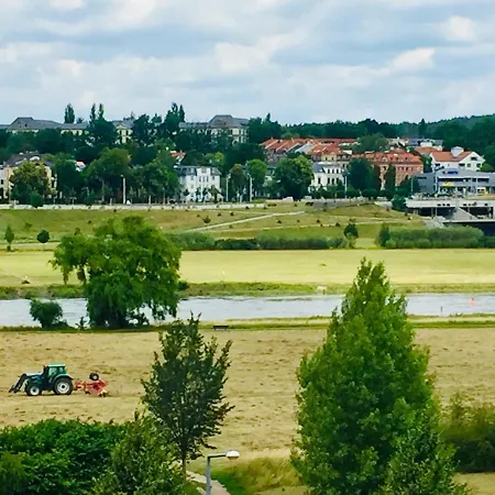 Panoramablick Auf Elbe Und Schlosser Dresden