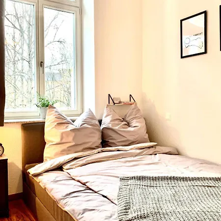Apartment Only 750m Zwinger, Netflix, Fast Wlan, Self-checkin, Super Nintendo Dresden